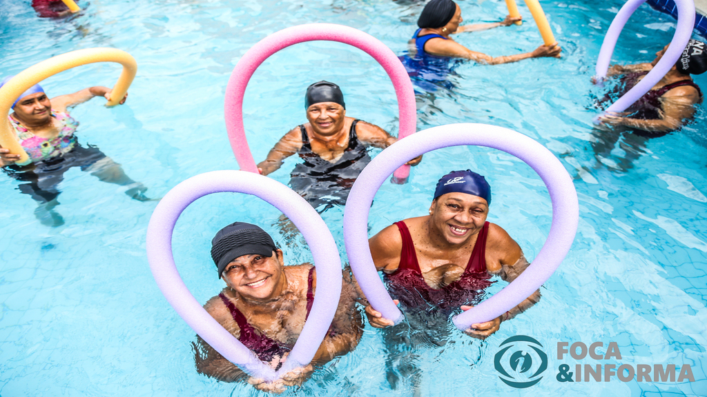 Hidroginástica gratuita promove lazer, saúde e convivência em comunidades atendidas pelo Esporte Superação